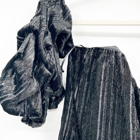 ASTR THE LABEL Womens Tasha Off The Shoulder Velvet Metallic Striped Top Size XS - Picture 3 of 7